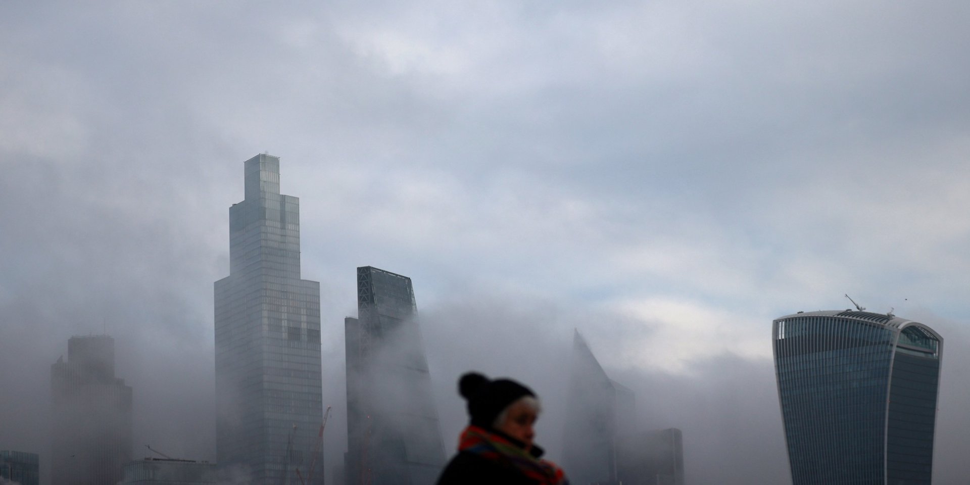 Окутанный туманом Лондон, столица Великобритании (Фото: REUTERS / Hannah McKay)