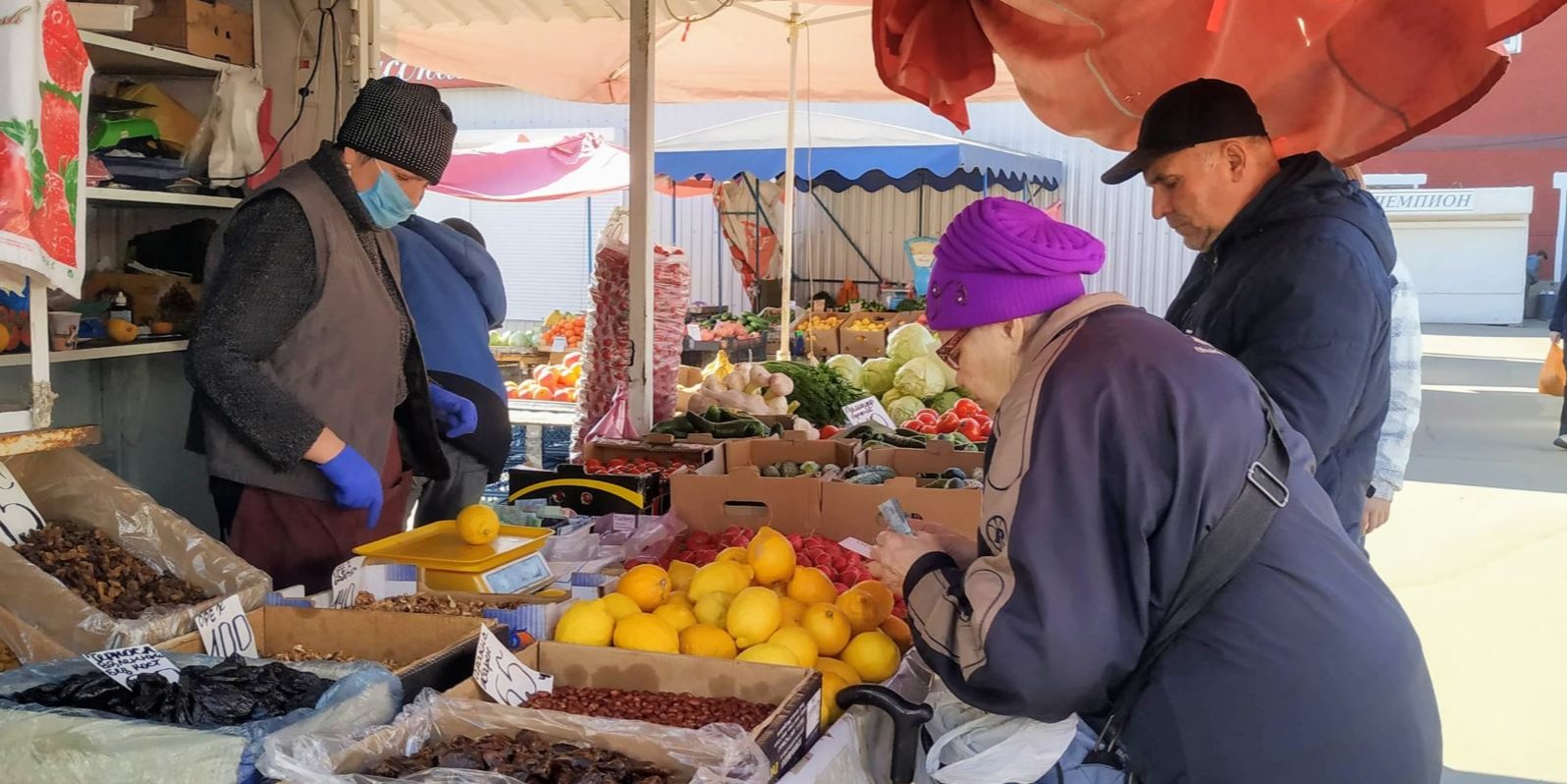 В период ужесточенного карантина работа продуктовых рынков будет разрешена (Фото: RadioSvoboda (RFE/RL))
