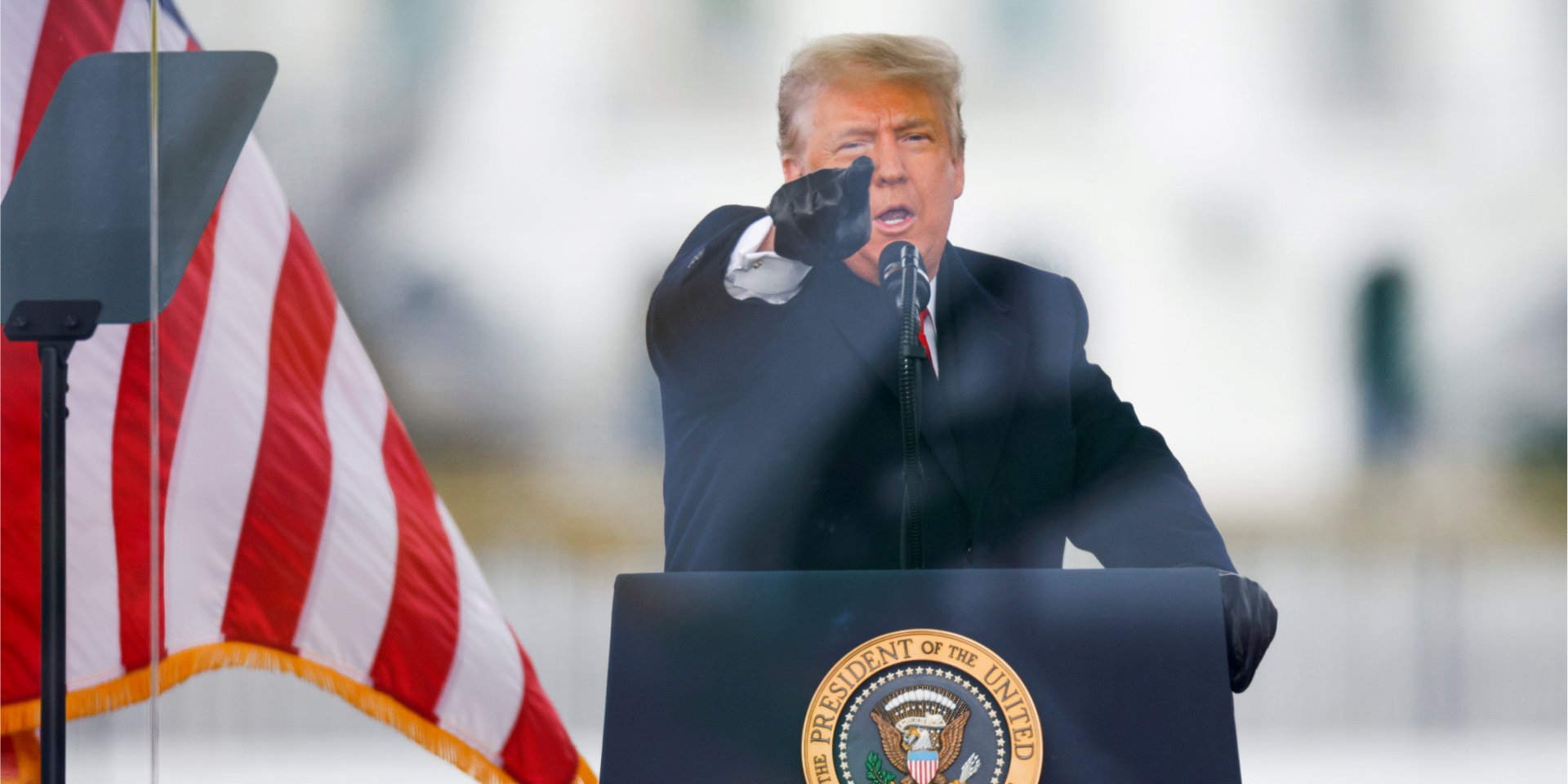Трамп выступает с речью на митинге в Вашингтоне 6 января, отправляя своих сторонников к Капитолию (Фото: REUTERS/Jim Bourg/File Photo)