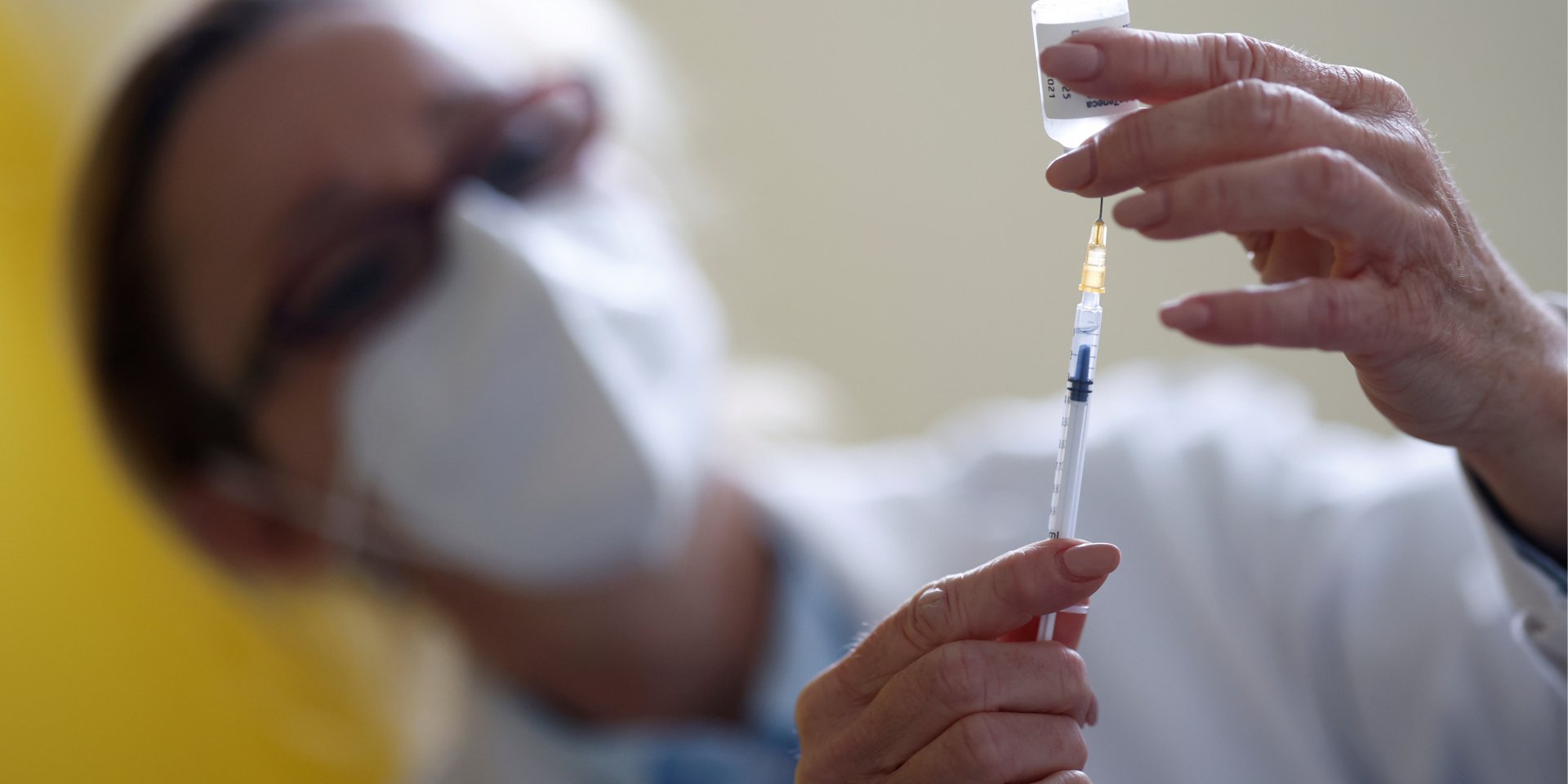 Чоловік помер через кілька хвилин після вакцинації, у нього було супутнє серцево-судинне захворювання (Фото: REUTERS / Stephane Mahe / File Photo)