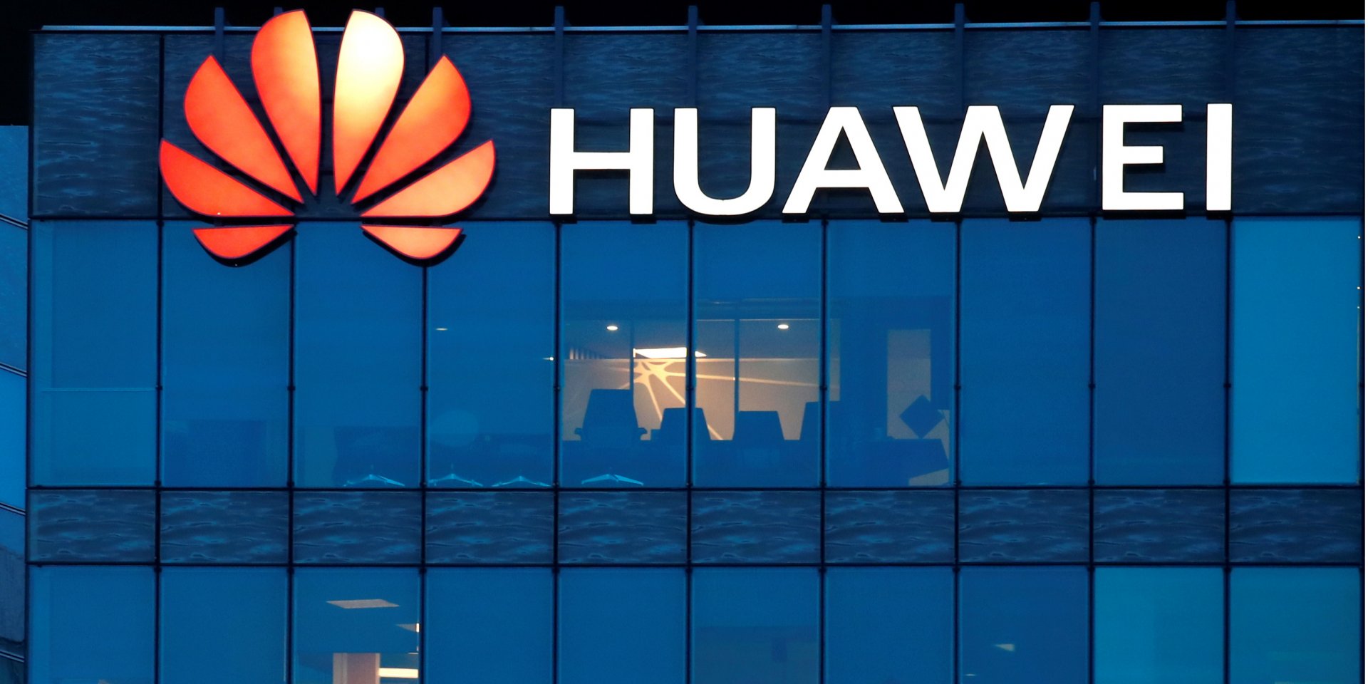 Споры из-за Huawei и других технологических фирм продолжатся, прогнозирует The Economist (Фото: REUTERS / Gonzalo Fuentes)