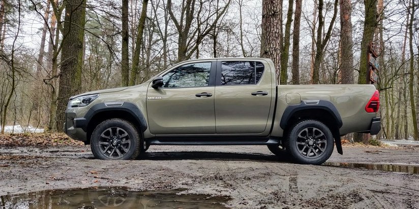 Дизельный пикап Toyota Hilux. Снято на Samsung Galaxy S21 Ultra (Фото: НВ)