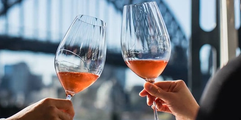 Пікнік з келихами Riedel — це елегантно і по-весняному (Фото: Instagram.com/riedel_official)