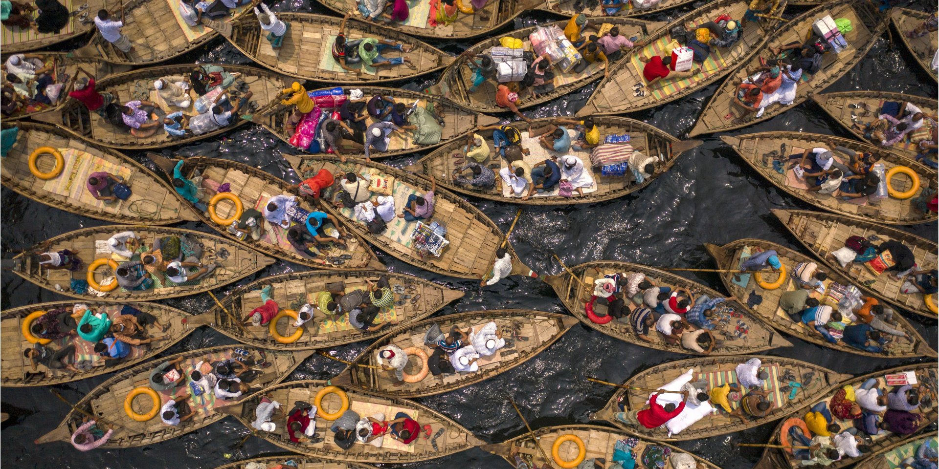Час пік на річці Буріганга в Дацці (Фото: Azim Khan Ronnie / Solent News & Photo Agency)