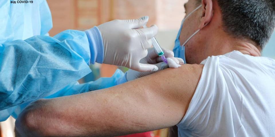 В среднем в Украине делают около 15 тысяч прививок ежедневно (Фото: Минздрав)
