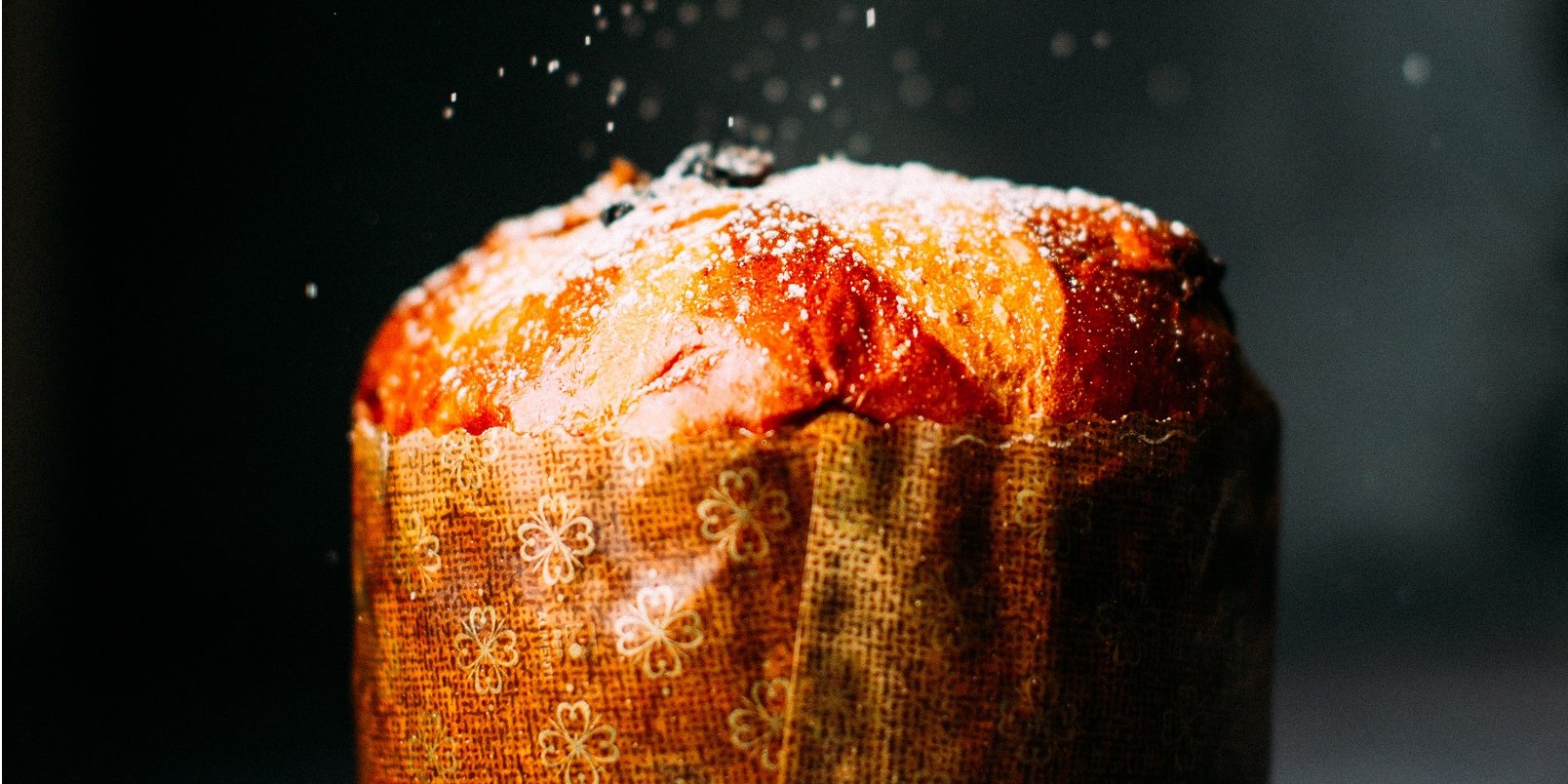 Панеттоне можно украшать орехами, шоколадом или сахарной пудрой (Фото: food photographer jennifer pallian / unsplash)