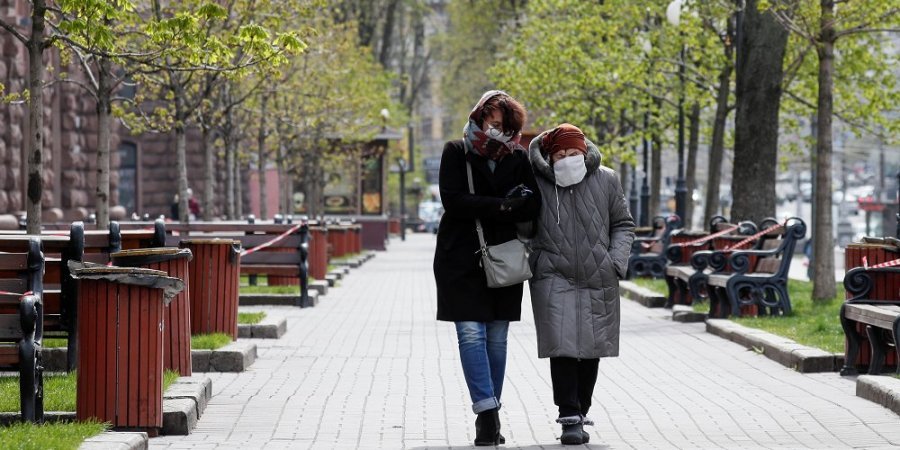 Медик заявил, что в Украине продолжается первая волна пандемии (Фото: REUTERS/Gleb Garanich)