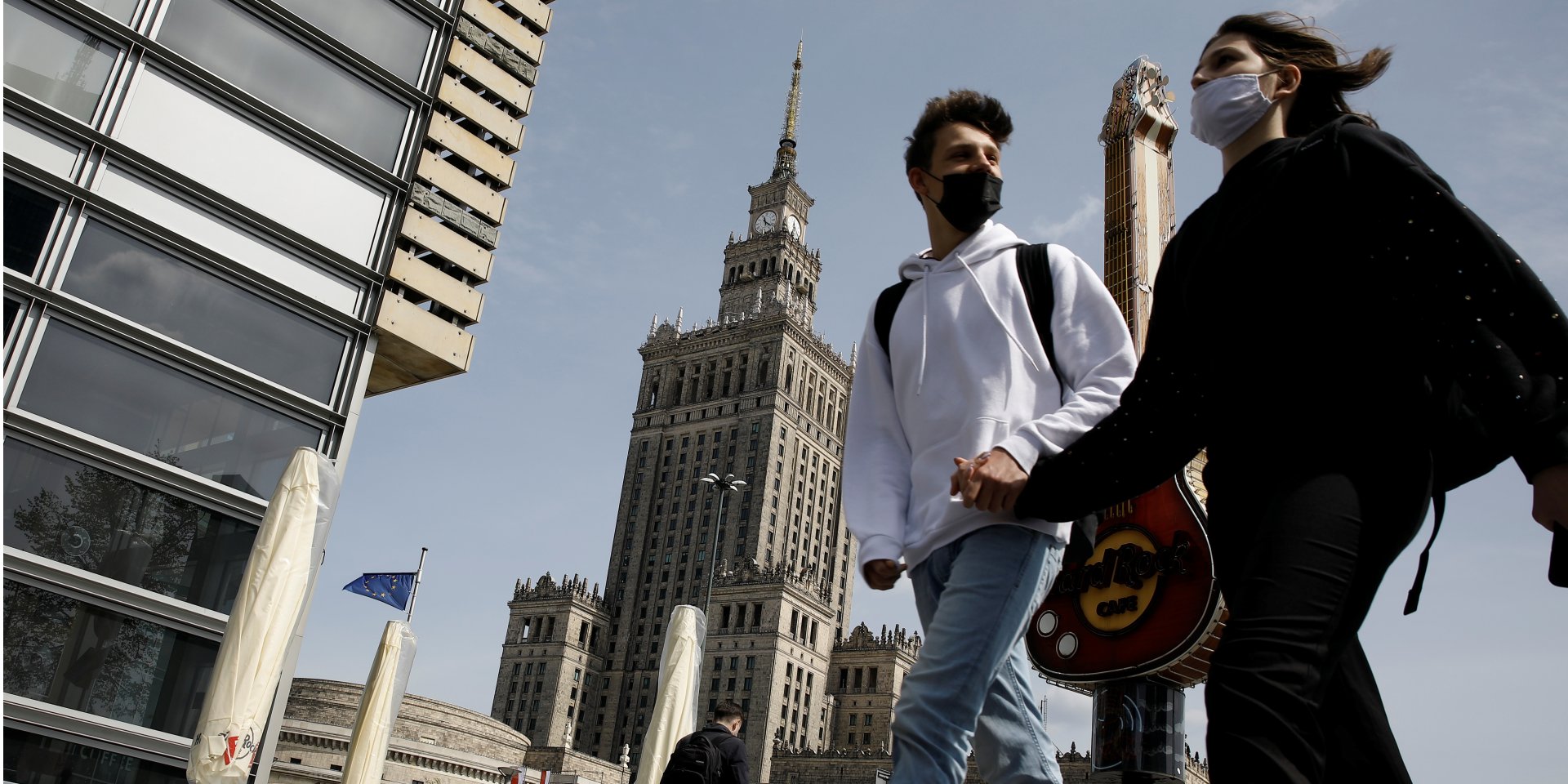 В мире наблюдается рост числа заражений коронавирусом и смертей от него, сообщила ВОЗ (Фото: REUTERS/Kacper Pempel)