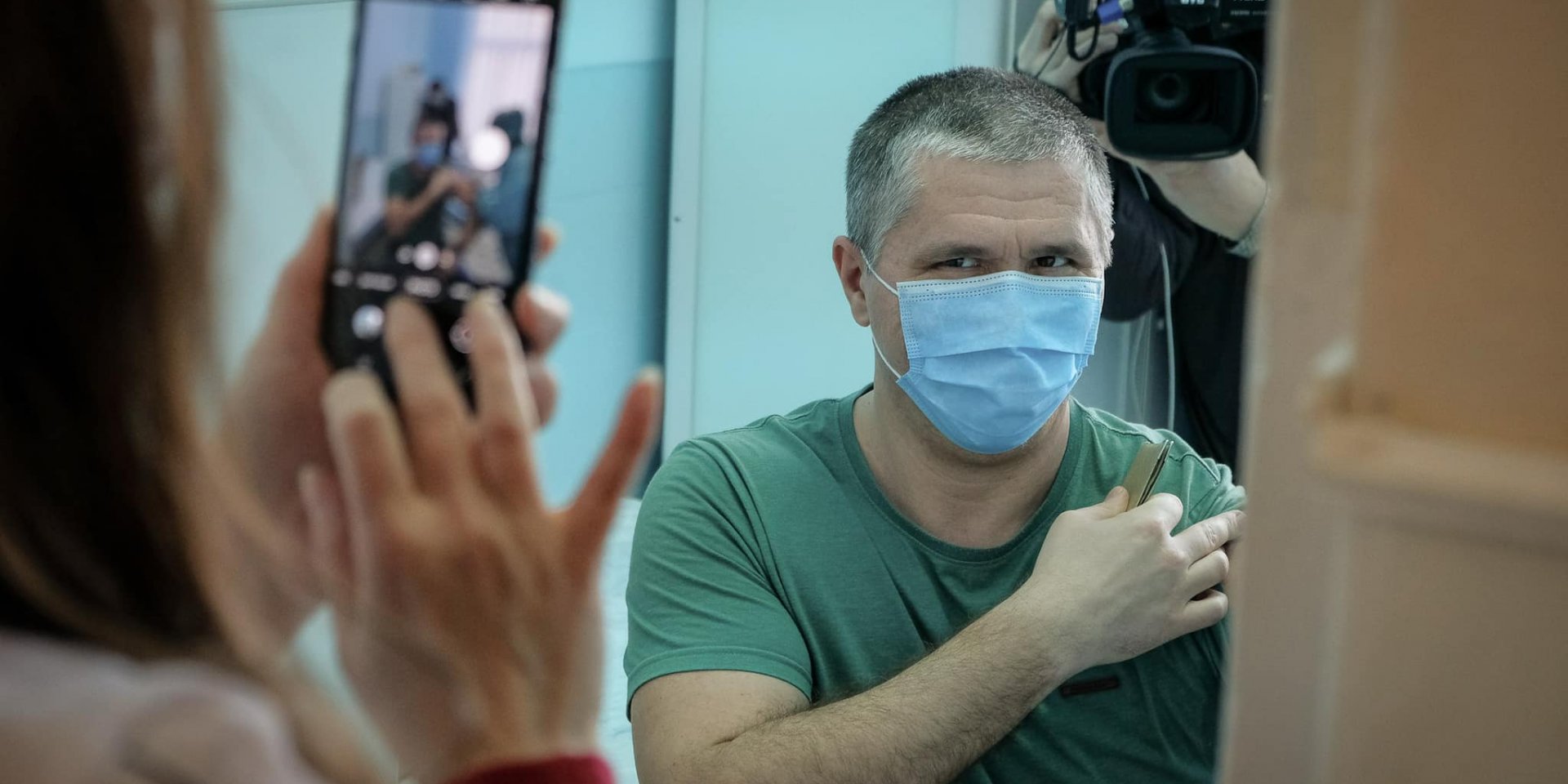 Вакцинацию публичных лиц вне очереди больше не проводят (Фото: Черновицкая ОГА)