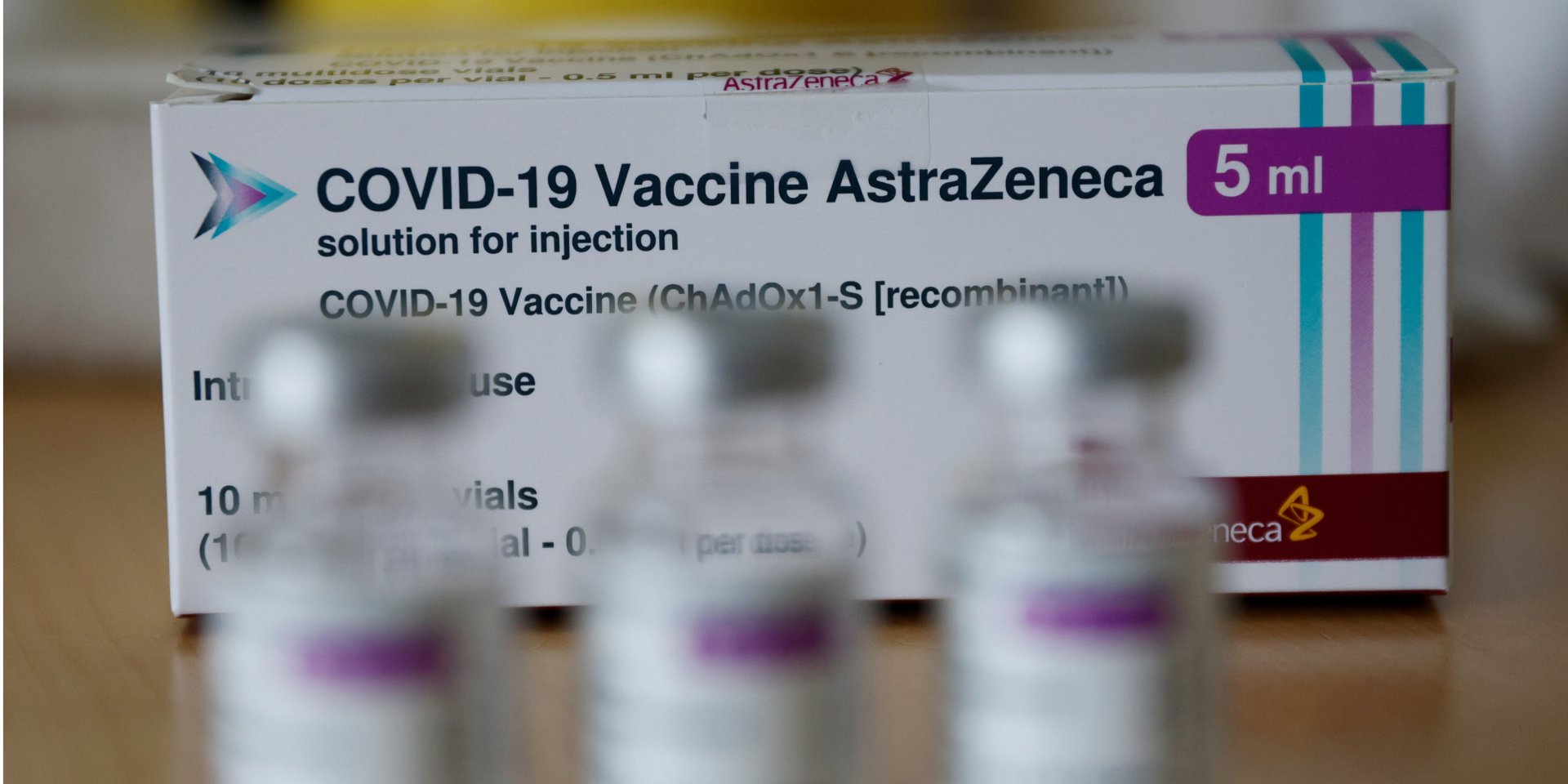 Украина может получить 100 тысяч доз вакцины AstraZeneca (Фото: REUTERS / Leonhard Foeger)