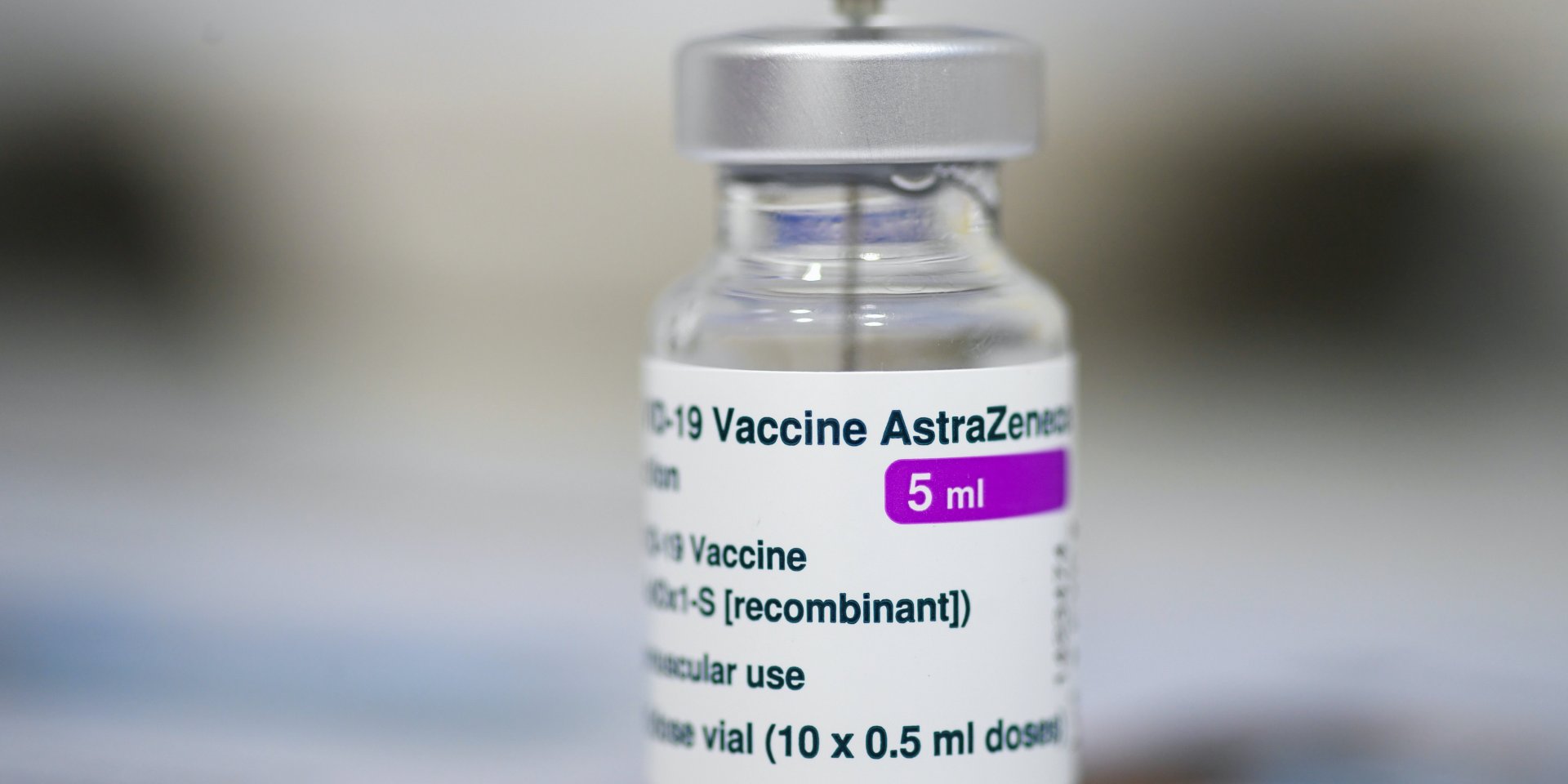 В Украине почти закончилась вакцина от коронавируса AstraZeneca (Фото: REUTERS/Andreas Gebert)
