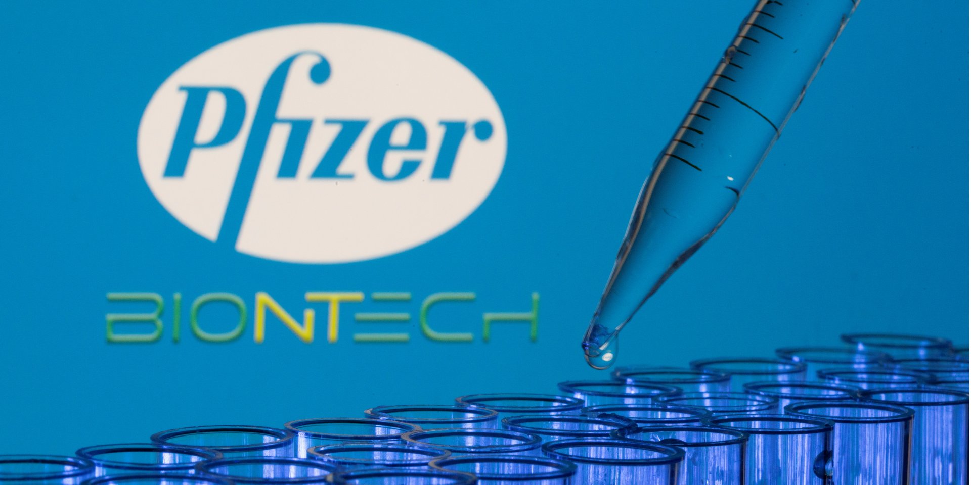 Вакцина от Pfizer и BioNTech оказалась на 88% эффективной против «индийского» штамма коронавируса (Фото: REUTERS/Dado Ruvic/Illustration)