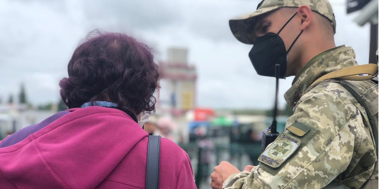 Пограничники будут пропускать граждан из ОРДЛО без самоизоляции, если они прибыли на подконтрольную территорию для вакцинации (Фото: ГНСУ)