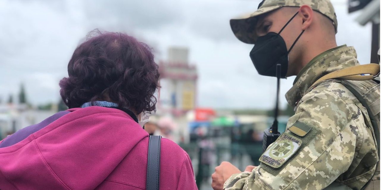 Прививка Спутником V не дает права въезда в Украину, заявили пограничники (Фото: Госпогранслужба)
