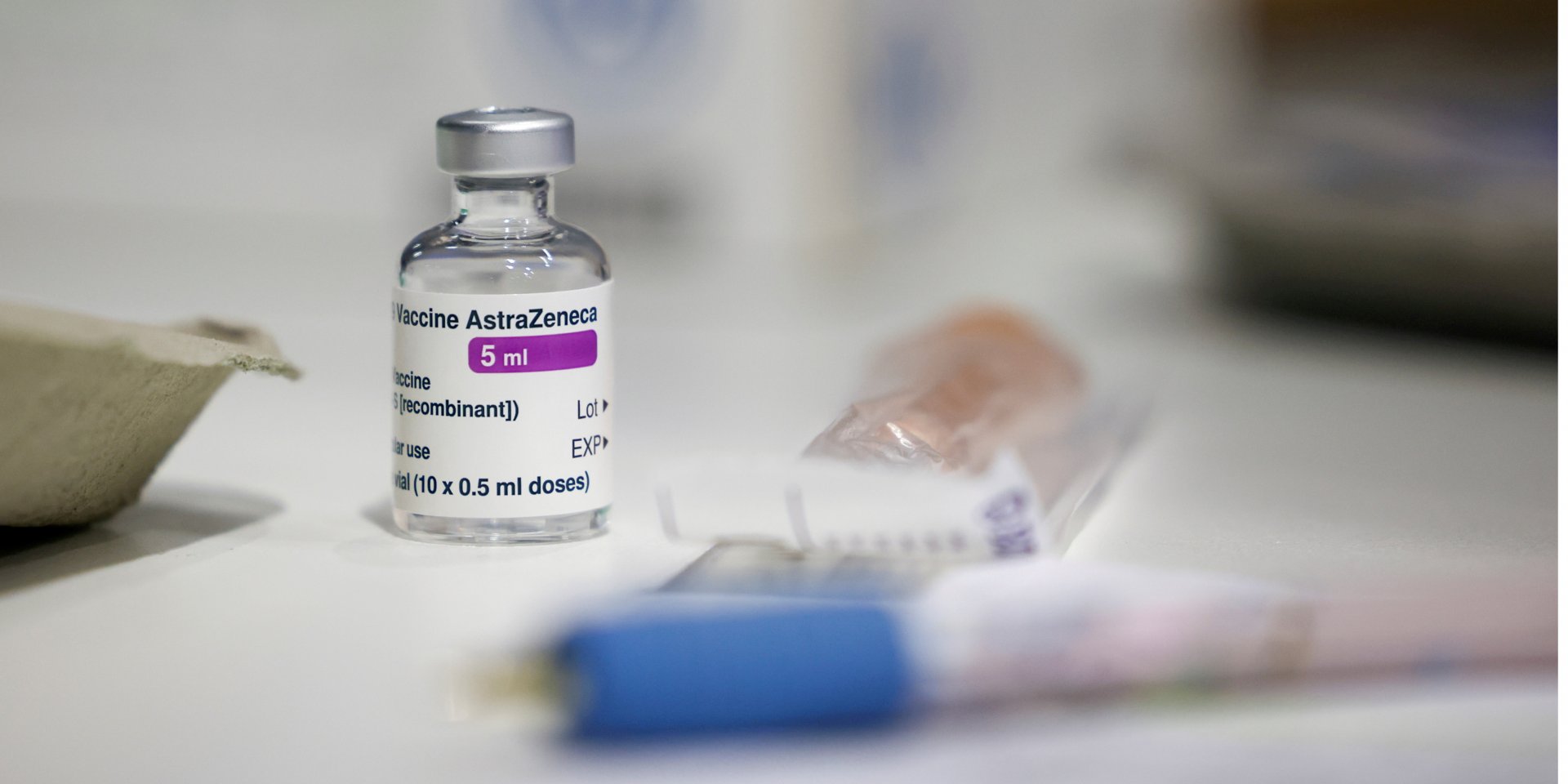 Канадские медики посоветовали отказаться от второй инъекции AstraZeneca (Фото: REUTERS / Henry Nicholls / File Photo)