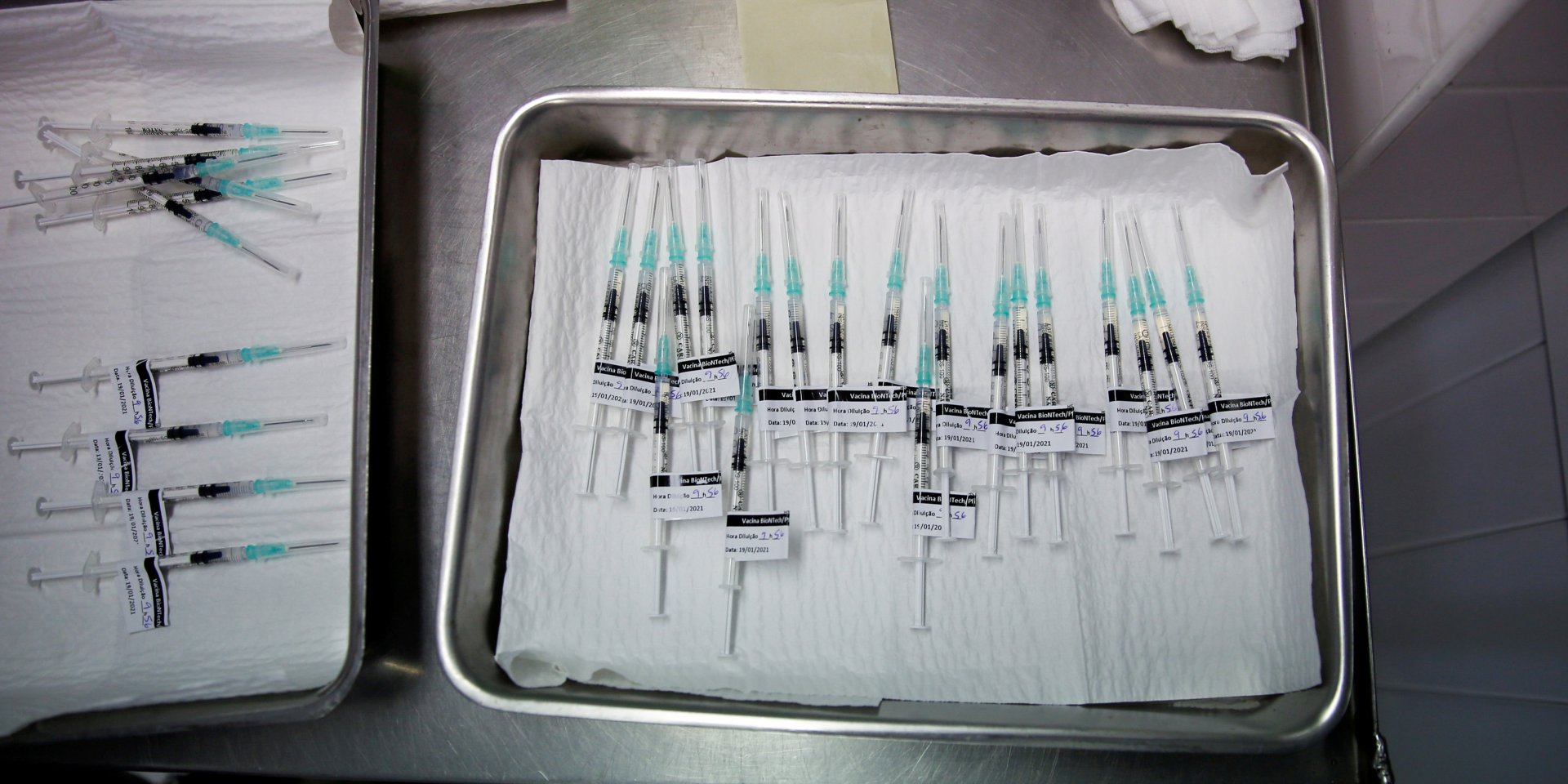 Венгрия начнет бесплатную вакцинацию от COVID-19 для граждан соседних стран (Фото: REUTERS/Pedro Nunes)