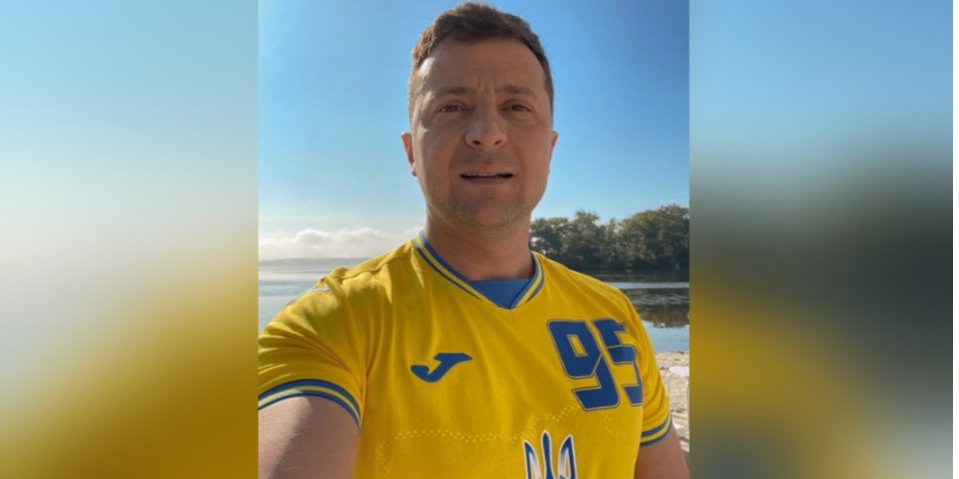 Зеленський запустив флешмоб на підтримку збірної України з футболу (Фото: Ukrainian Presidential Press Service / Handout via REUTERS)