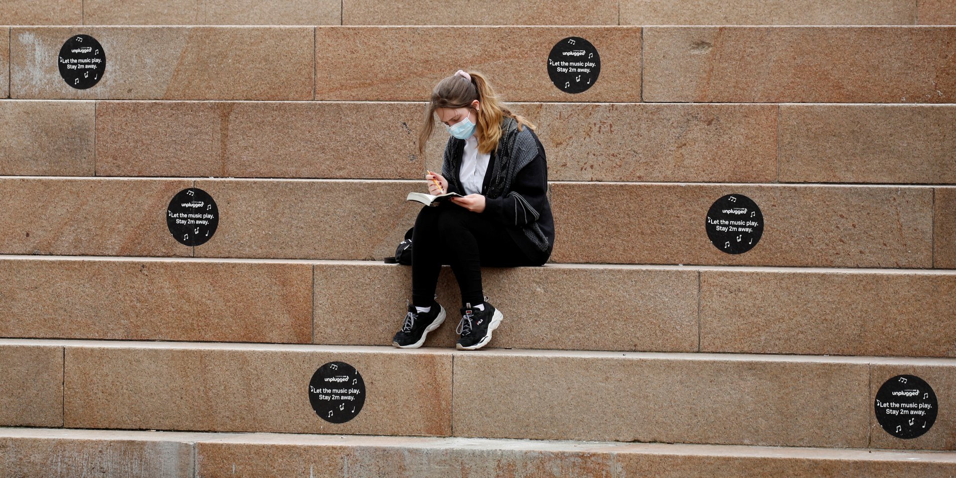 В Британии зафиксировали резкий скачок случаев COVID-19 (Фото: REUTERS/Phil Noble)