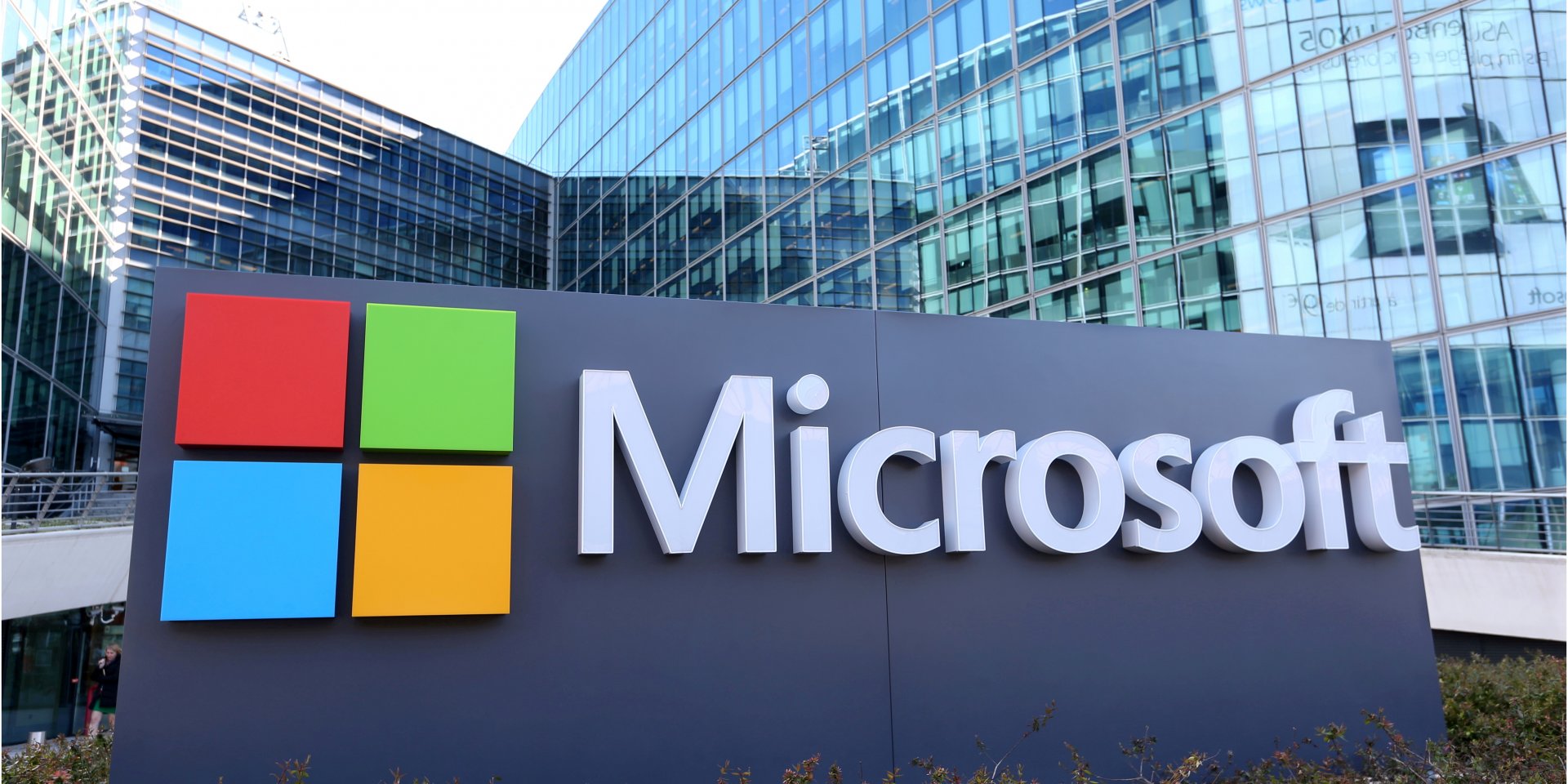 Соглашение между Microsoft и Google было заключено в 2015 году (Фото: REUTERS / Charles Platiau / File Photo)