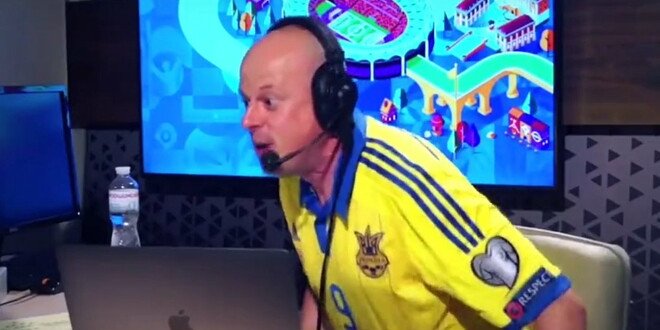 Віктор Вацко не стримував емоцій після переможного гола Артема Довбика (Фото: Кадр відео Шрайк Ньюс)