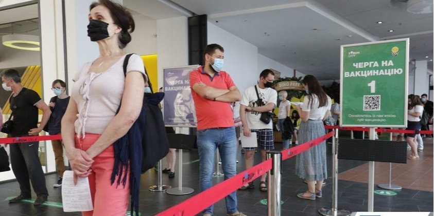 В Украине продолжается вакцинация населения от коронавируса (Фото: Горсовет Львова)