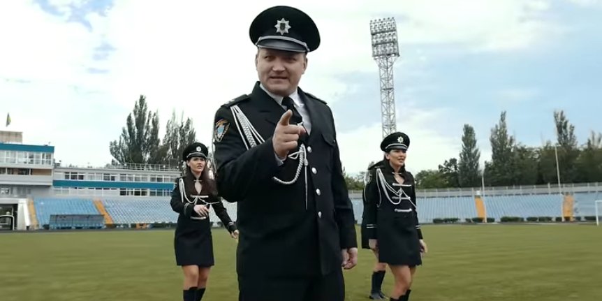 В клипе снялся начальник ГУНП области Сергей Шайхет (Фото: Скриншот видео)