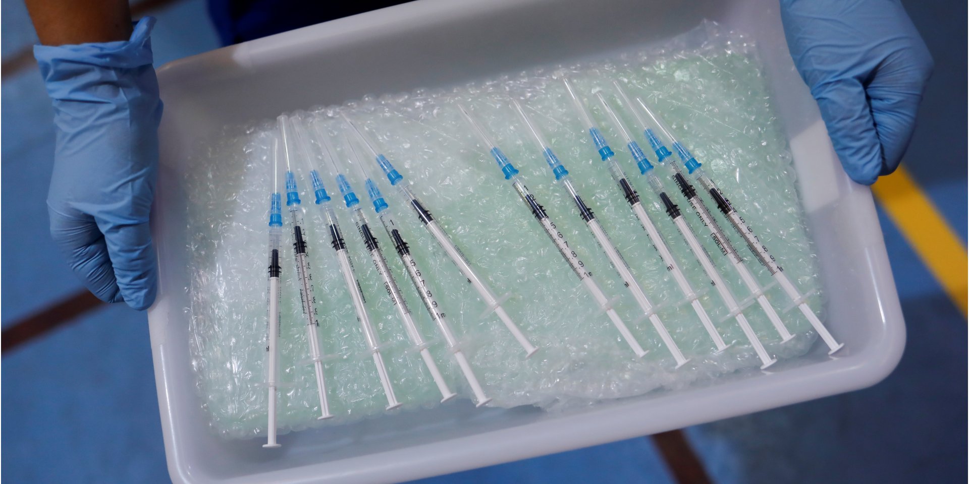 Вакцина Pfizer (Фото: REUTERS/Jon Nazca)