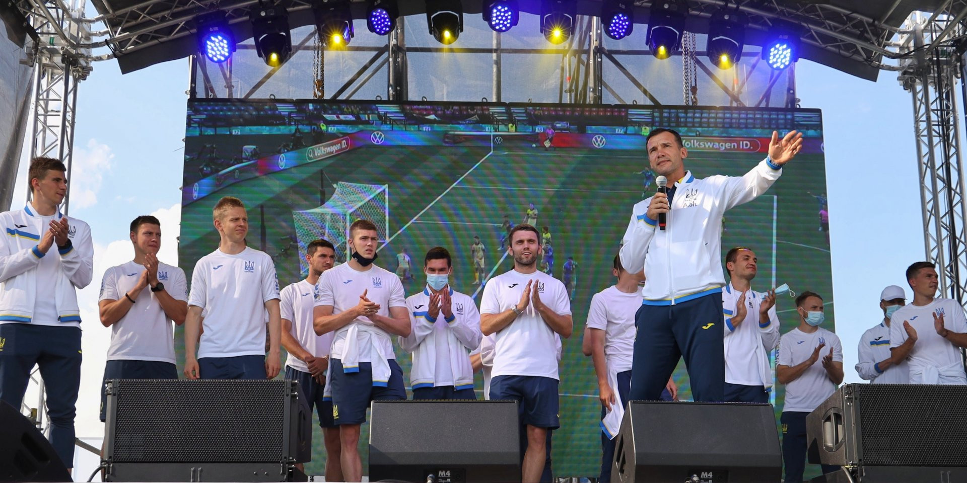 Сборная Украины впервые сыграла в ¼-й чемпионата Европы по футболу, впрочем, матч завершился поражением (Фото: НВ)