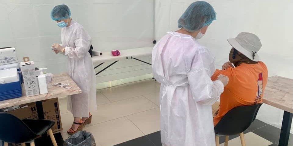 10 июля вакцинацию Pfizer в Чернигове проводили в торговых центрах (Фото: Владислав Кухар via Facebook)