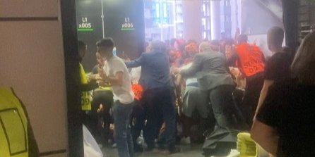 После финала английские фанаты напали на итальянских болельщиков (Фото: Social Media via REUTERS)