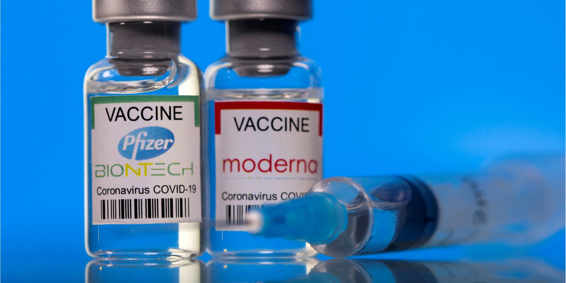 Вакцины от коронавируса Pfizer и Moderna. Иллюстративное фото (Фото: REUTERS/Dado Ruvic/Illustration/File Photo)