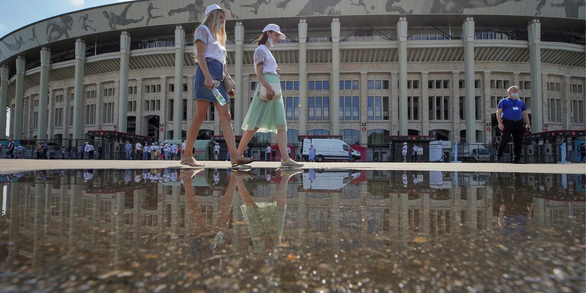 В России смертность от COVID-19 побила рекорд (Фото: REUTERS/Tatyana Makeyeva)