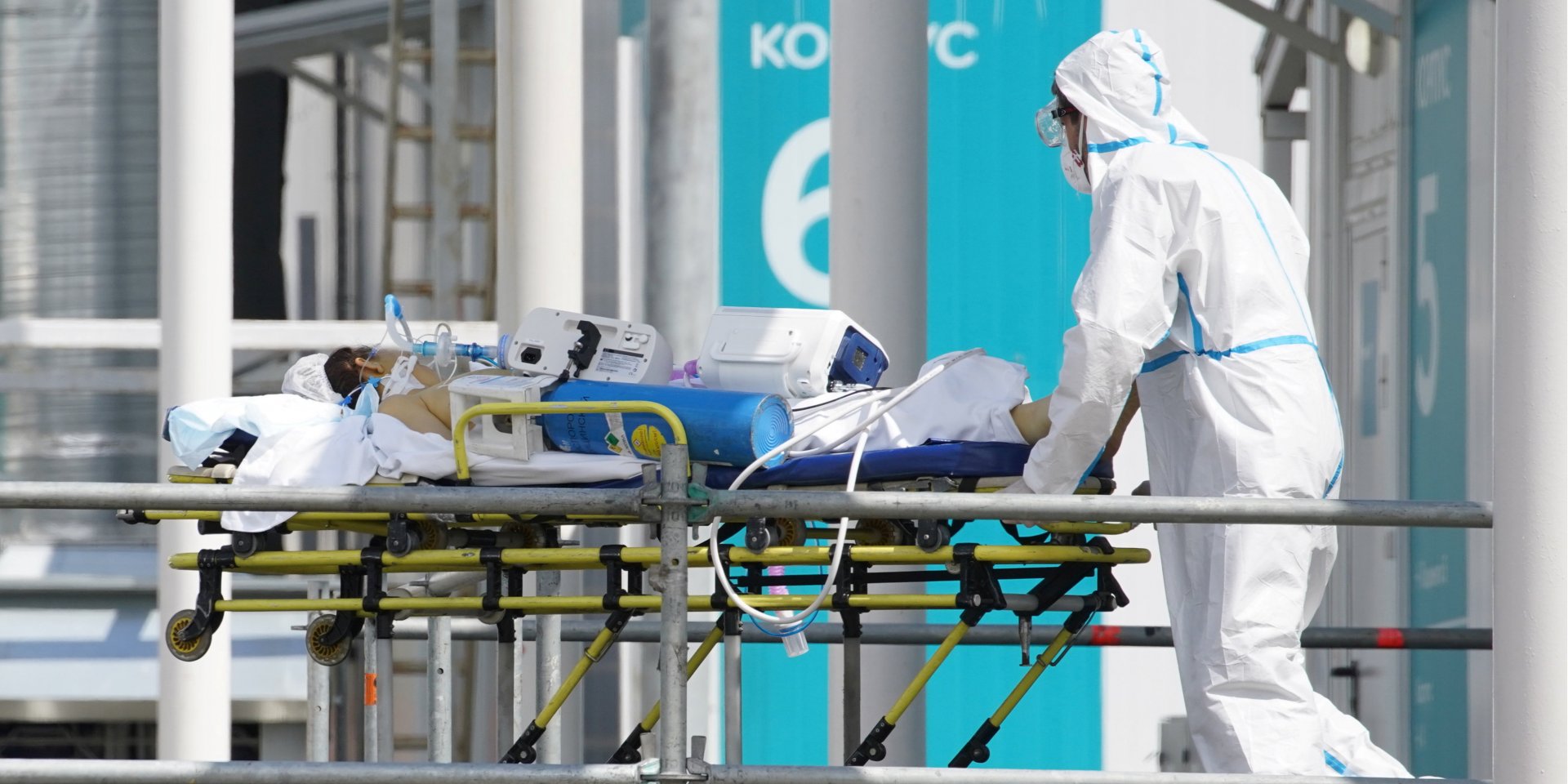 Россия снова обновила рекорд смертности от COVID-19 (Фото: REUTERS/Tatyana Makeyeva)