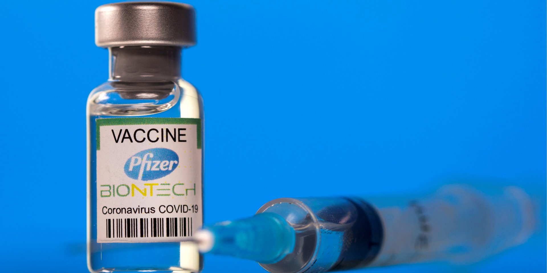 Ученые выяснили, что введение двух доз вакцины Pfizer эффективное на 88% (Фото: REUTERS/Dado Ruvic)