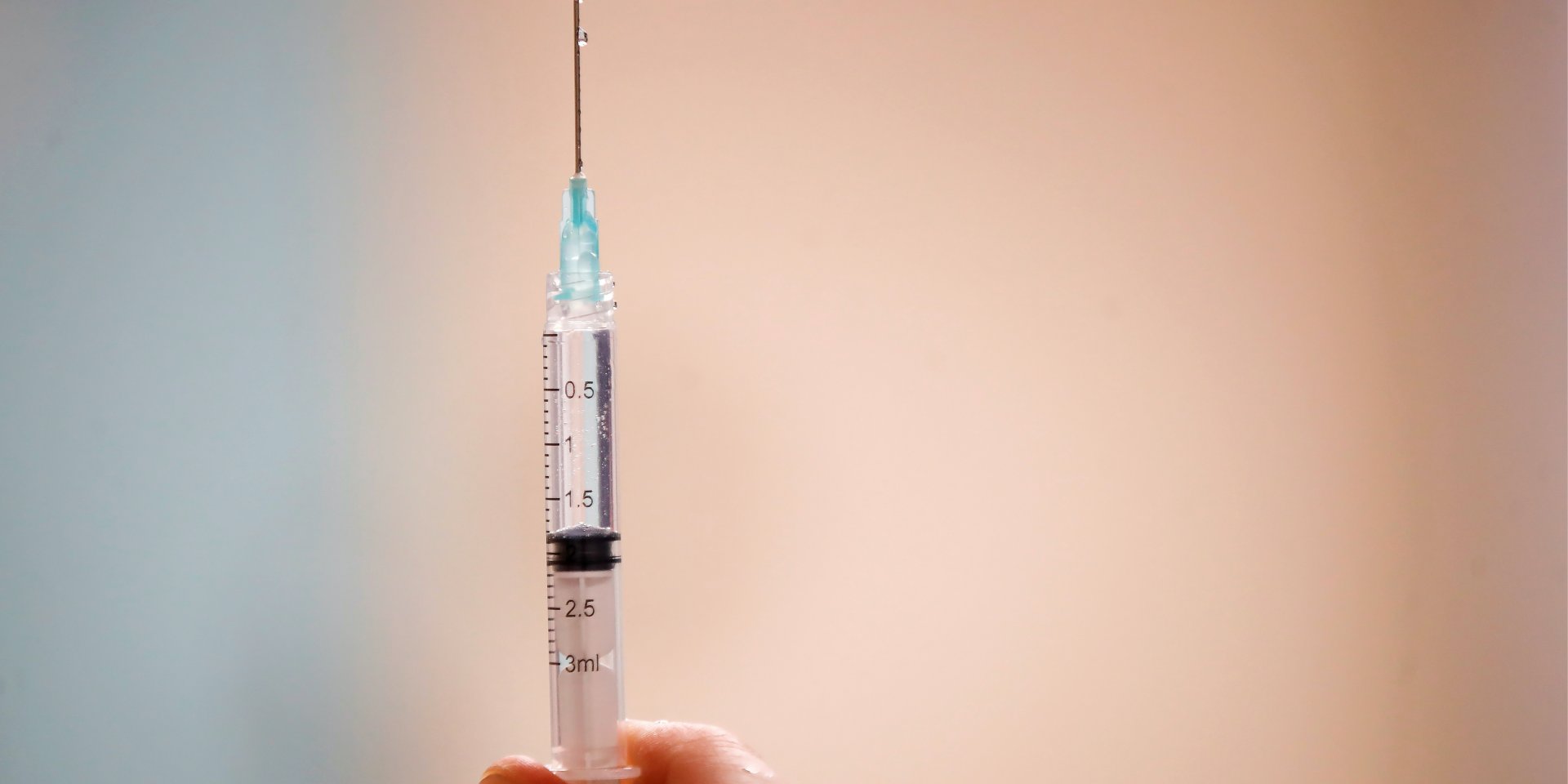 В Украине можно получить Международное свидетельство о вакцинации от COVID-19 (Фото: REUTERS/Sarah Meyssonnier)