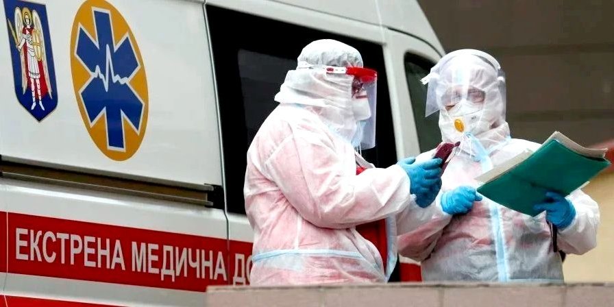 Ограничения не коснутся людей, привитых сертифицированной вакциной (Фото: REUTERS/Gleb Garanich)