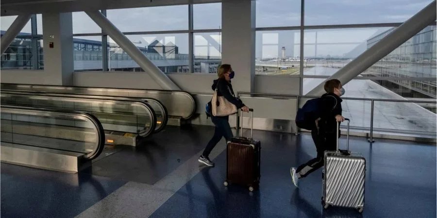 Некоторые правила распространяются не только на иностранцев, но и на жителей Германии, которые возвращаются в страну из-за рубежа (Фото: REUTERS/Seth Herald)
