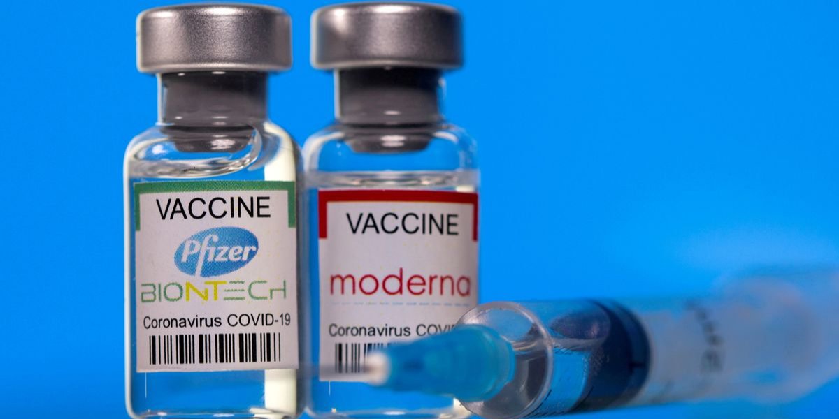 Pfizer и Moderna повысили цены на свои вакцины от COVID-19 (Фото: REUTERS/Dado Ruvic/Illustration/File Photo)