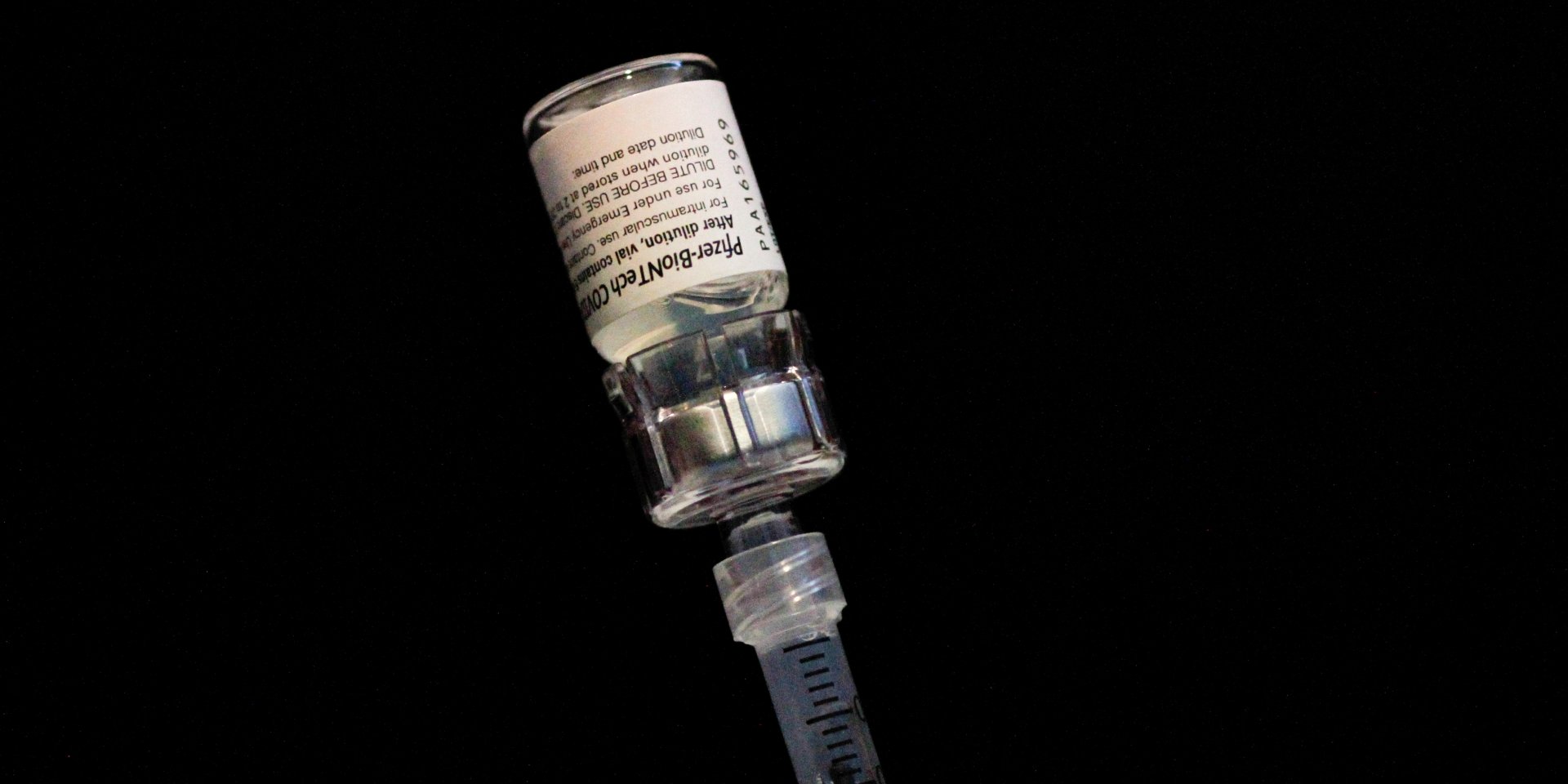 Ляшко объяснил, почему еще не началась вакцинация от COVID-19 подростков (Фото: REUTERS/Marco Bello)