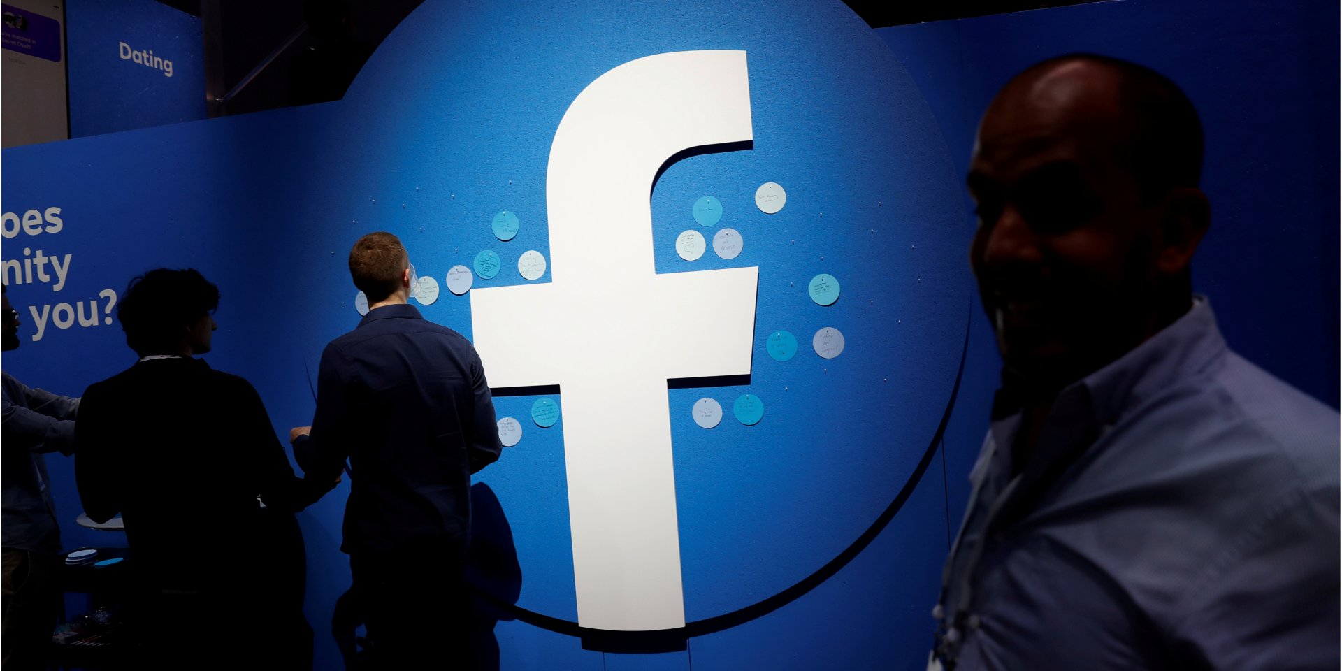 Facebook могут вынудить отказаться от Giphy (Фото: REUTERS/Stephen Lam)