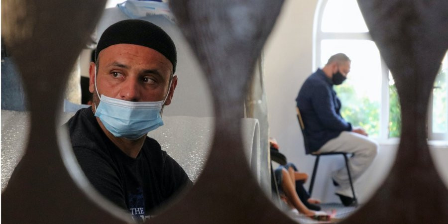 İşğal etilgen Qırımda Rusiye quvetçileri muntazam tarzda reyd eteler. Hususan, reydler sıq qırımtatarlarğa qarşı baqtırılğandır (Фото: Qırım fikirdeşliginiñ fotoresimi)