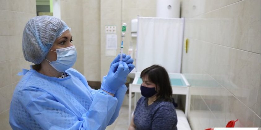В Украине продолжается массовая вакцинация от коронавируса, прививки может сделать каждый желающий (Фото: Горсовет Львова)