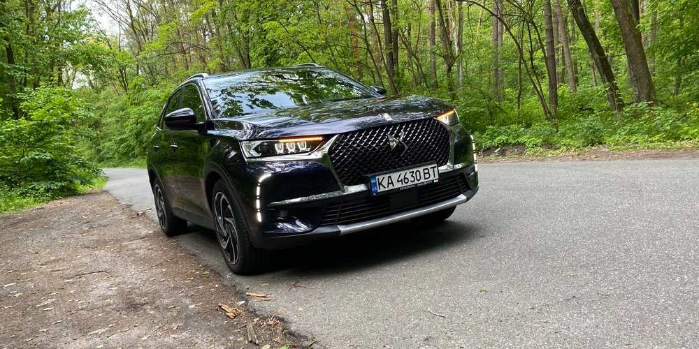 Гибридный кроссовер DS 7 Crossback. Снято на Samsung Galaxy S21 Ultra (Фото: НВ)