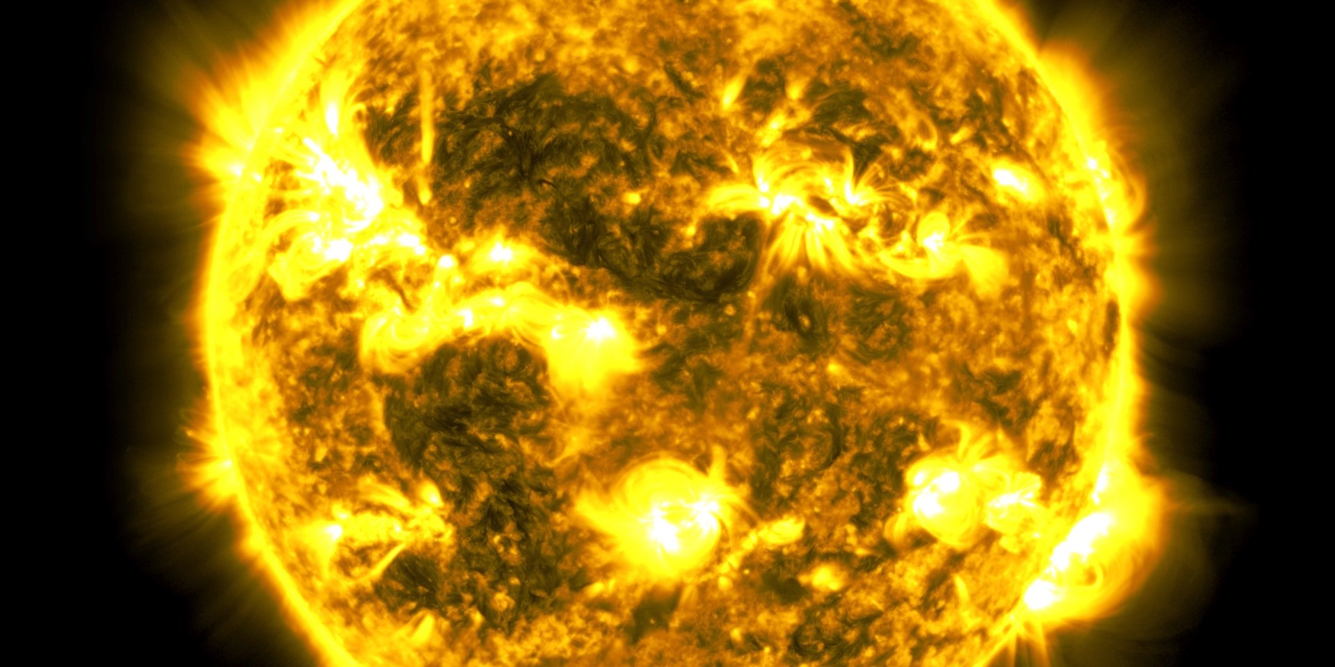Ученые доказали существование альвеновских волн на Солнце (Фото: NASA’s Goddard Space Flight Center / SDO)