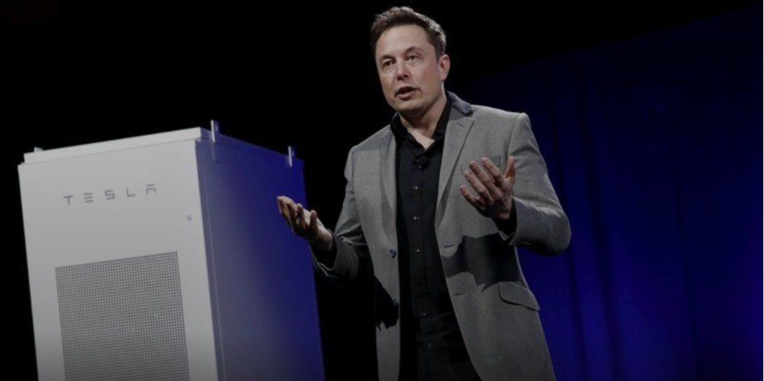 Ілон Маск, CEO Tesla Motors, презентує Tesla Energy battery для бізнесу (Фото: REUTERS/Patrick T. Fallon)