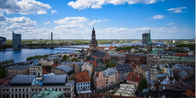 Латвія змінила правила в'їзду для українців (Фото: Darya Tryfanava/Unsplash)