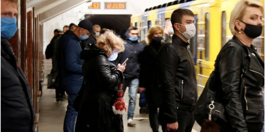 В Украине вступили в силу новые правила карантина (Фото: REUTERS / Gleb Garanich)
