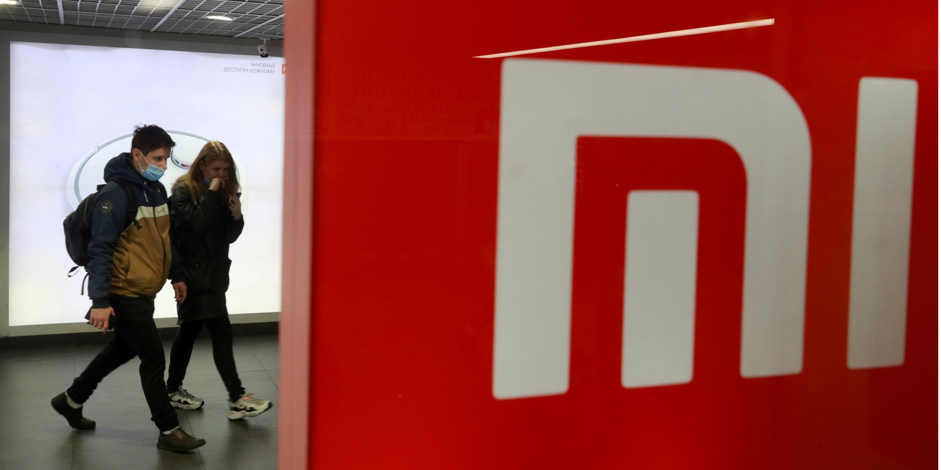 Xiaomi успішно оскаржив своє включення в чорний список США. Тепер компанії доведеться відстояти своє право працювати в Європі (Фото: VALENTYN OGIRENKO / Reuters)