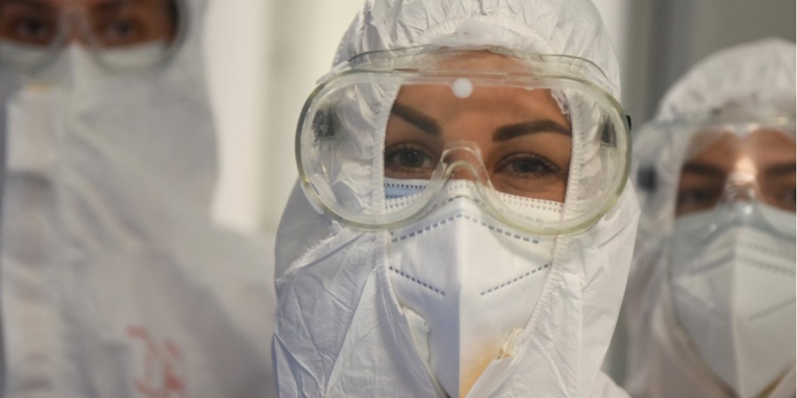 70 000 медиків у штаті не пройшли повну вакцинацію від коронавірусу. (Фото: REUTERS/Edgar Su)