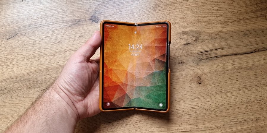 Samsung Galaxy Z Fold3 — огляд смартфона після першого місяця використання. На фото — смартфон у фірмовому чохлі (Фото: НВ)